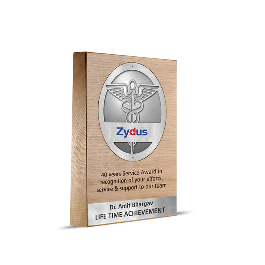 Customized Wooden Memento with Metal Logo & Matter Printed For Corporate Gifting