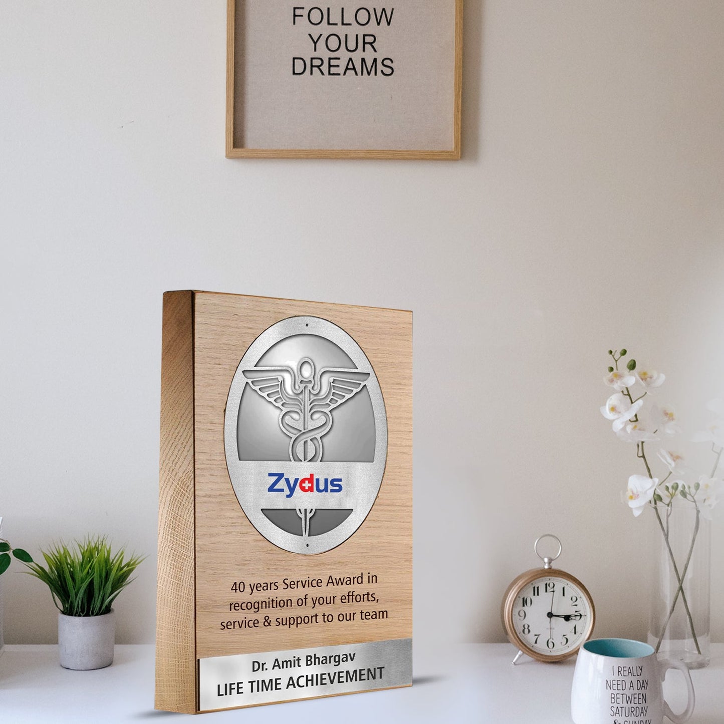 Customized Wooden Memento with Metal Logo & Matter Printed For Corporate Gifting